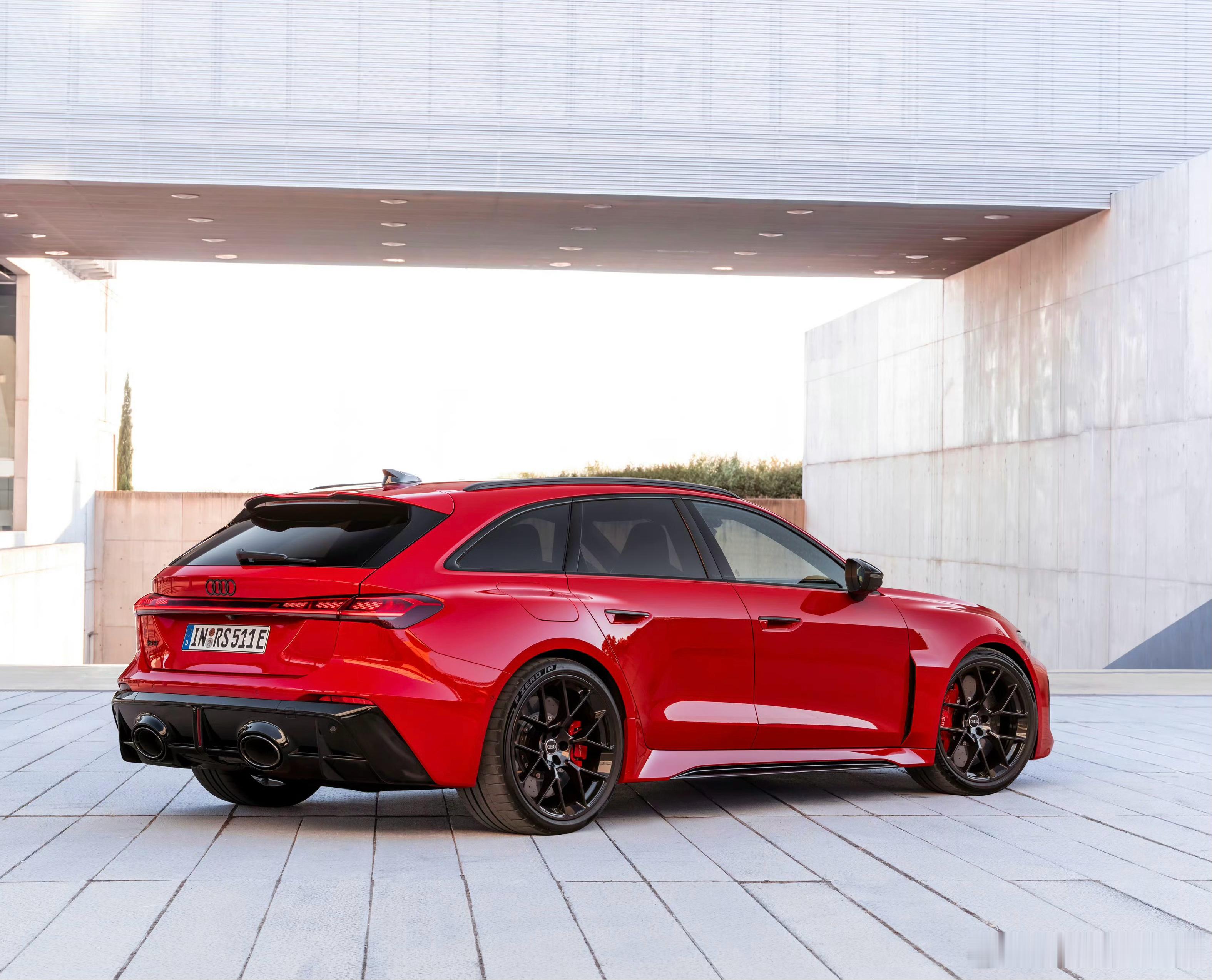 全新奥迪RS5来了，639匹马力，零百3.6秒，RS系列首款插混车，2.6升V6