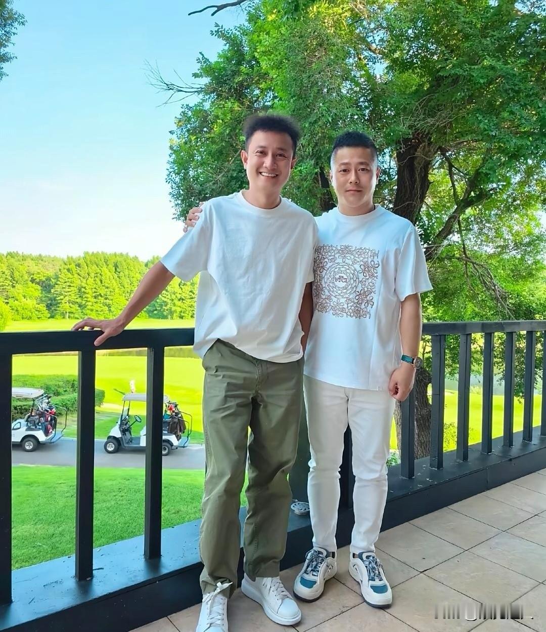 41岁文章在吉林游玩被偶遇，看上去整个人苍老了不少了！面相变了！脸部发福、脸型变