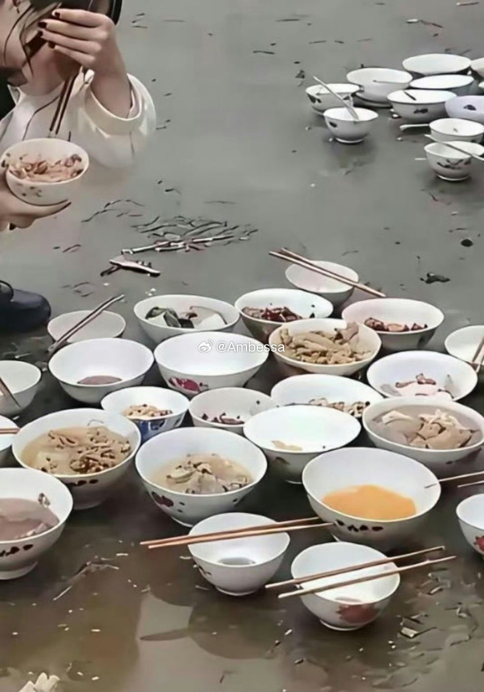 这是哪里的习俗，也太随便了吧，还能吃下去不? ​​​