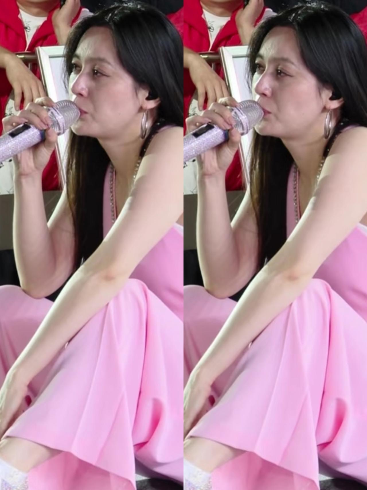 唐艺在成都的演唱会中，

观众喊“唐老鸭”，她停下伴奏，

要求找出喊话者当众道