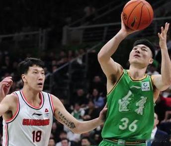 北京时间1月21日19:35，CBA常规赛第33轮焦点战，广东主场迎战辽宁，辽粤