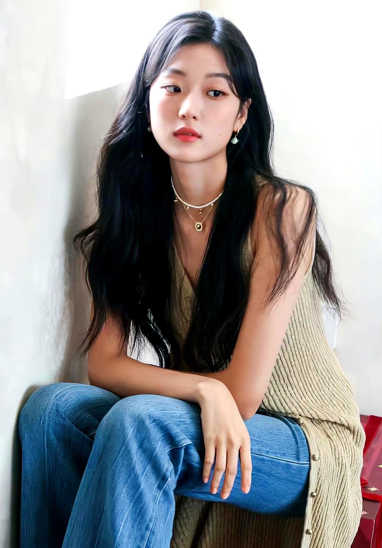 1997年出生的她，凭什么被资本押注为“蓝筹股”？
 
《纯真年代的爱情》里那场