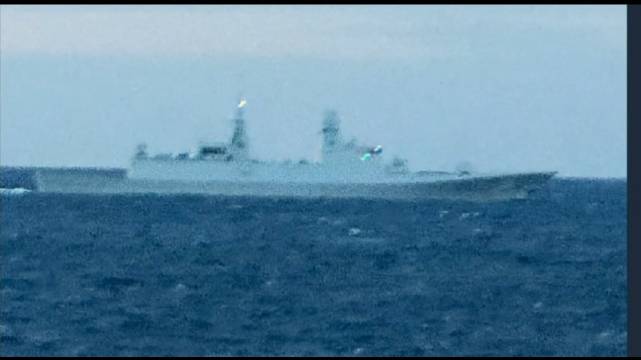 某海域航行中的054B型护卫舰#中外舰闻[超话]##中外舰闻##烽火问鼎计划##每天认识一件兵器##