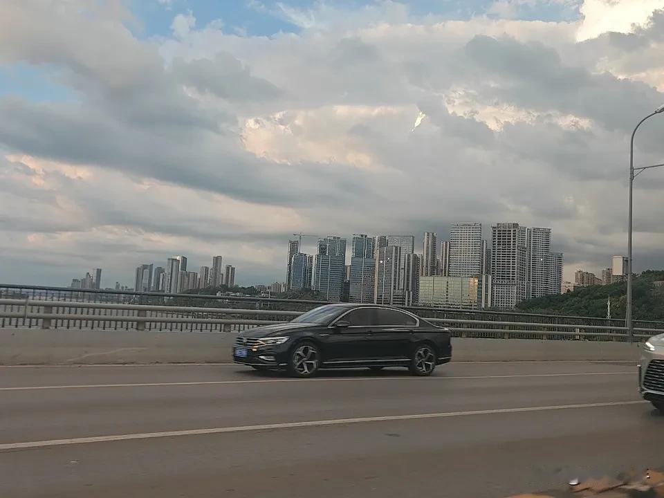 从长沙回怀化了.在长沙待了两天了.昨天上午到的，这个时候在赶去长沙南站的车上.现