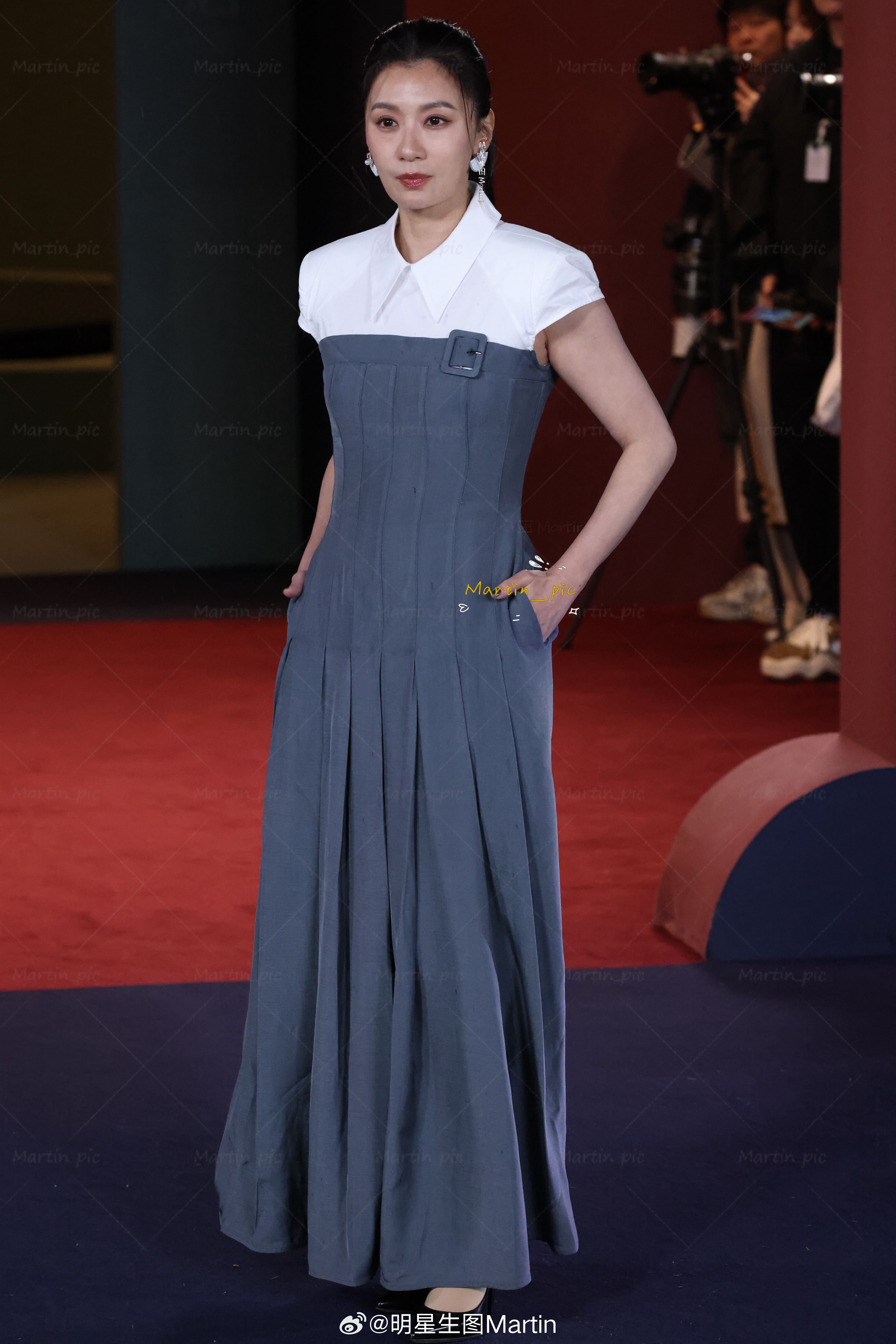 贾静雯 贾静雯上城士非遗巡游展生图高清镜头下的美貌，气质太棒啦上城士非遗巡游展