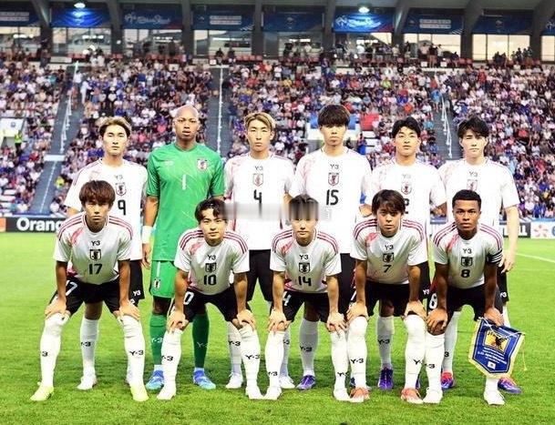 北京时间7月25日凌晨1点，奥运男足D组首轮比赛中，日本国奥迎战巴拉圭国奥。两队