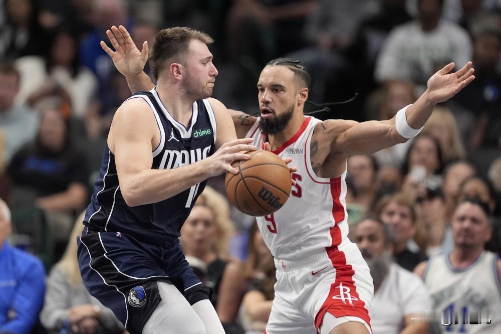 [NBA]火箭客场108-102战胜独行侠，东契奇29分格林23+12 
北京时