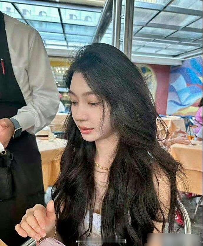 我天，易梦玲这妆造怎么越来越像杨颖了 ​​​