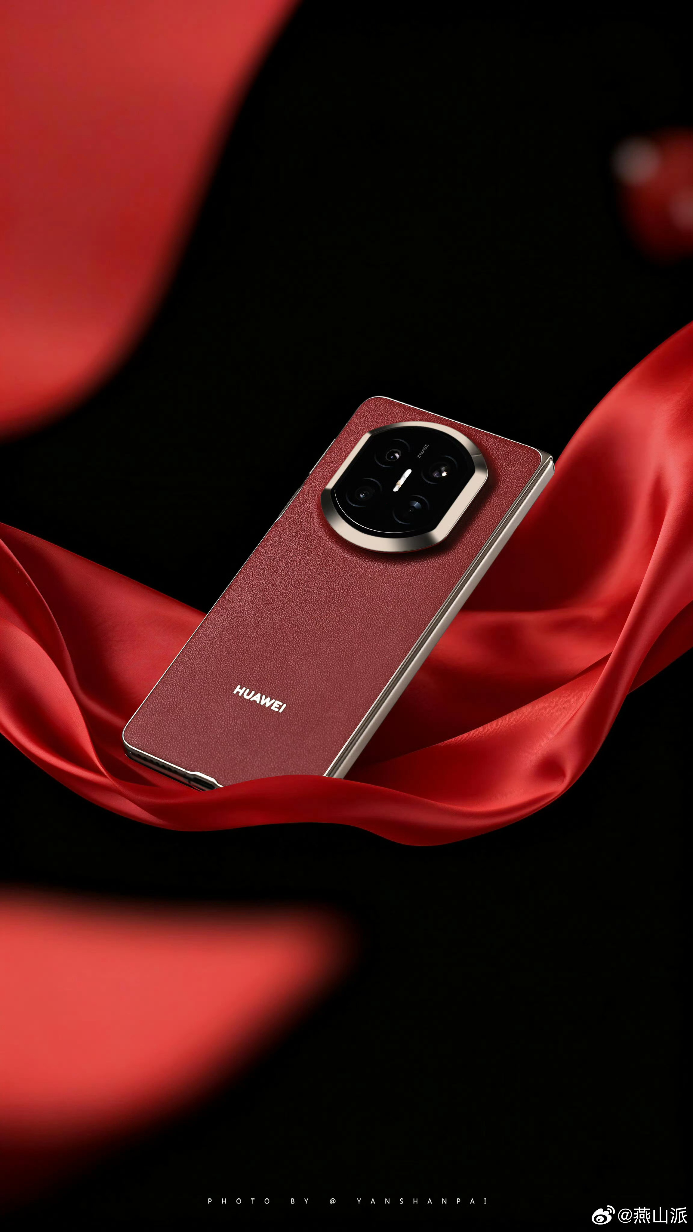 折叠屏哪些升级感知最明显从折叠屏诞生到现在，折痕和厚度就是影响最大的两个点，也是