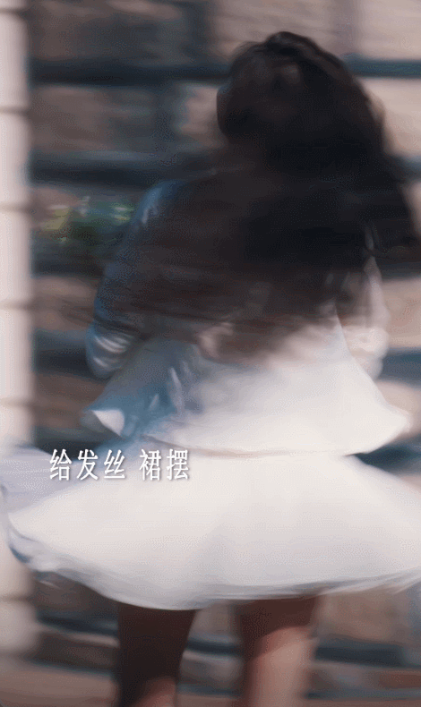 王玉雯的Live会发光 美颜镜头下的王玉雯光彩更甚，柔焦效果细腻柔和，完美呈现清