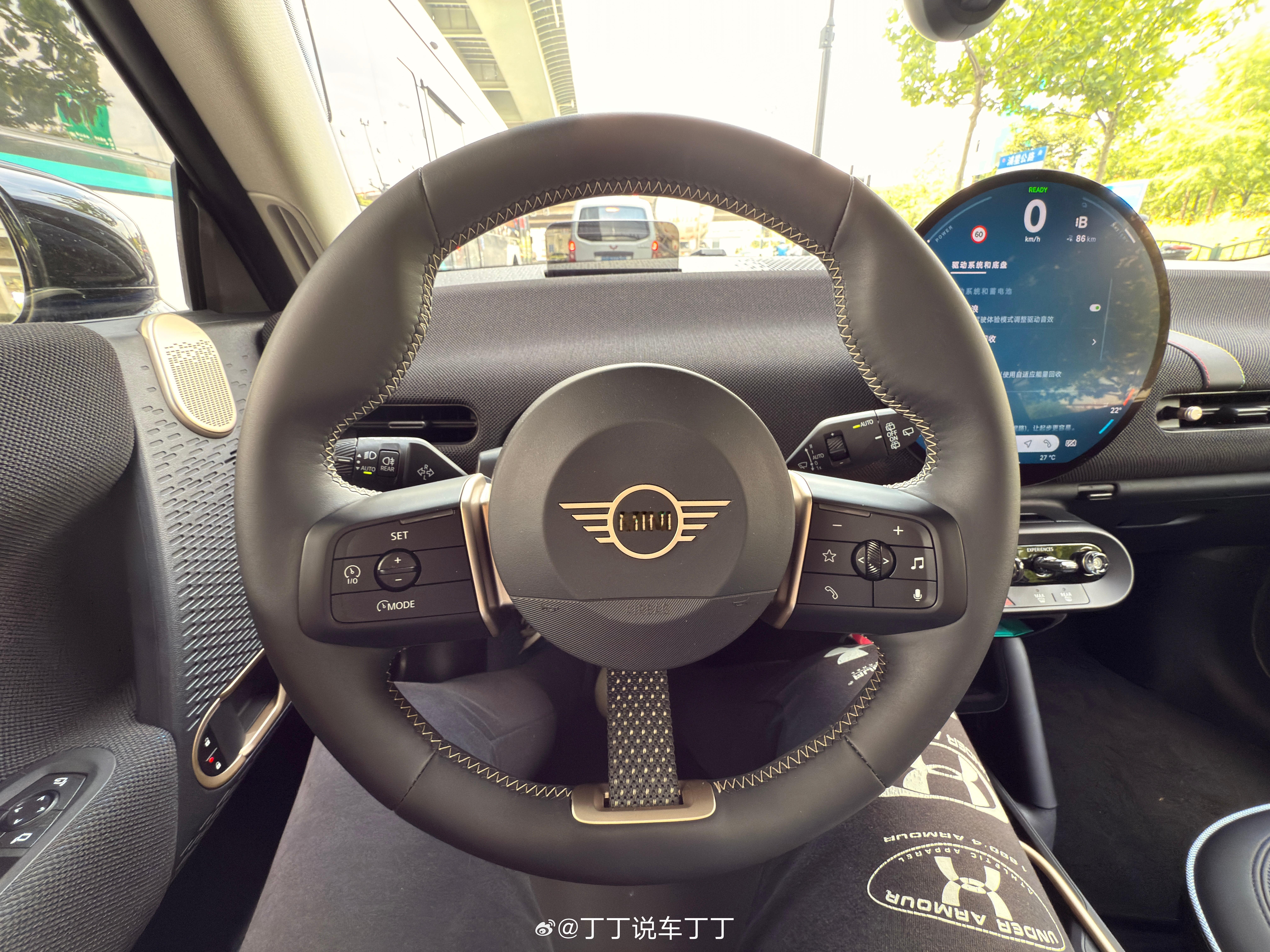 开了开同事新买的纯电MINI Cooper，160千瓦，前驱，7.1秒。操控极好