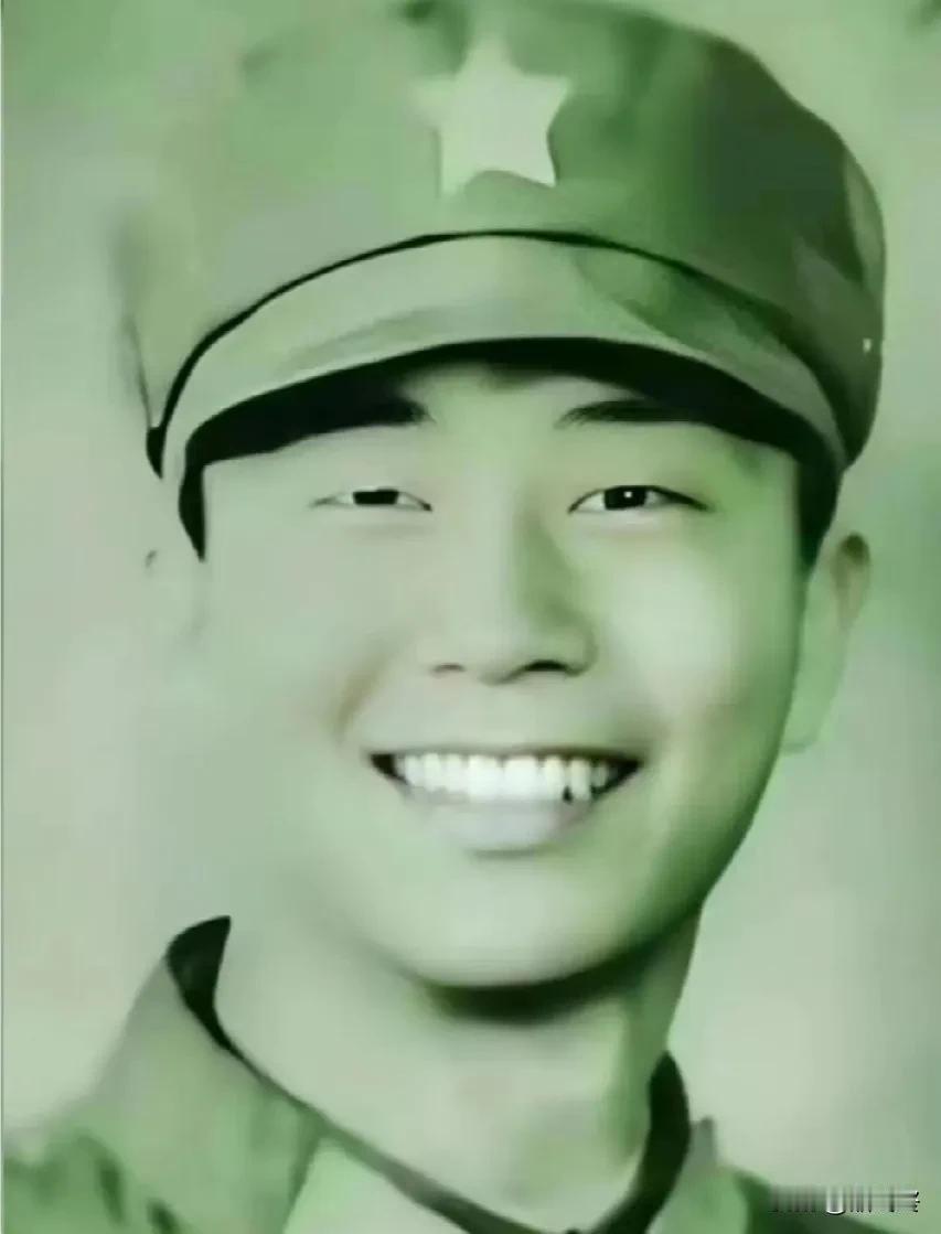 对越自击战牺牲最惨烈士——张兴万，宁死不屈 ，身中93枪！
二等功张兴万烈士,2