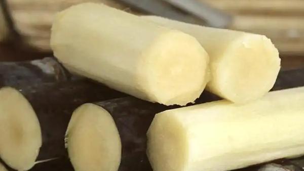 上海消费者在某品牌水果店花费91.35元购买一根甘蔗的事件。

据商家介绍，这款