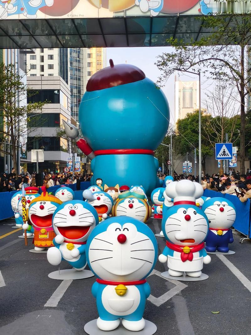 早安中国。开新。7月第一天，一年过半，上半年已成云烟，下半年路在脚下。所谓半年开