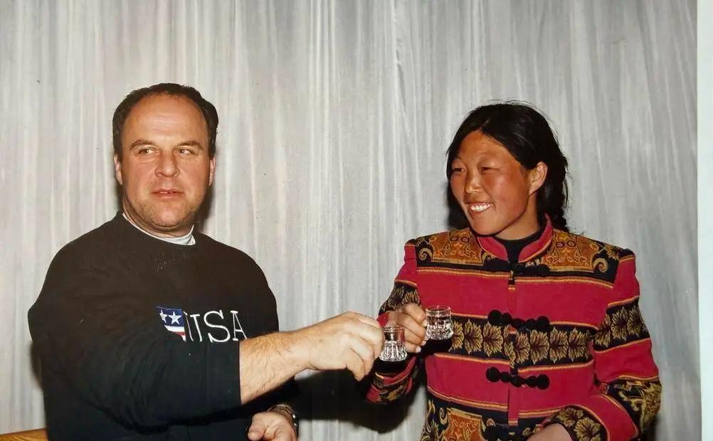 国与国之间的友谊，需要人民面对面的沟通交流。只通过新闻媒体的了解是远远不够的。虽