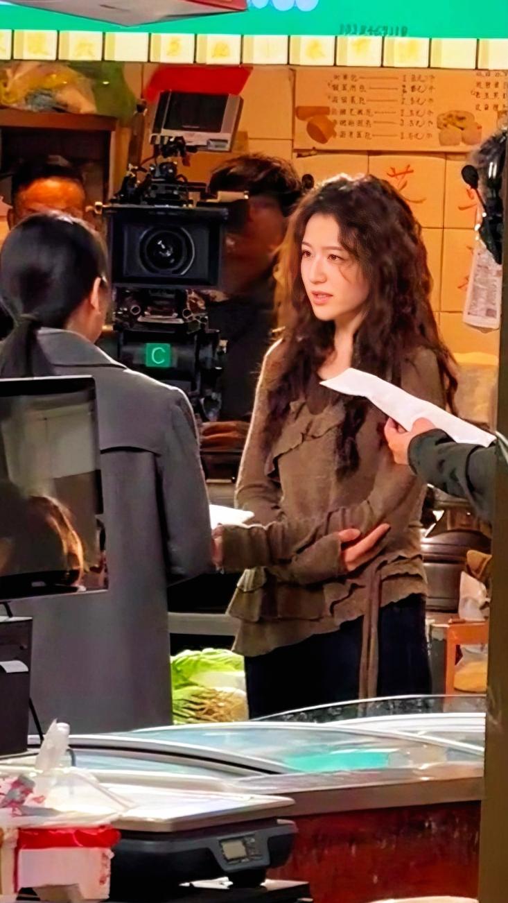 终于又有路透看啦，小卷毛造型哎