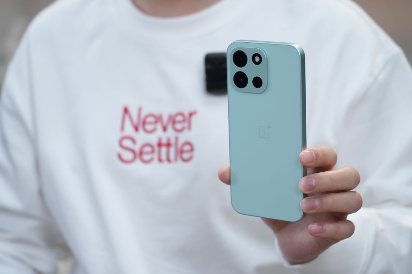 一加 Turbo 6真机曝光了，主打同档唯一1.5K 165Hz+骁龙8系风驰内