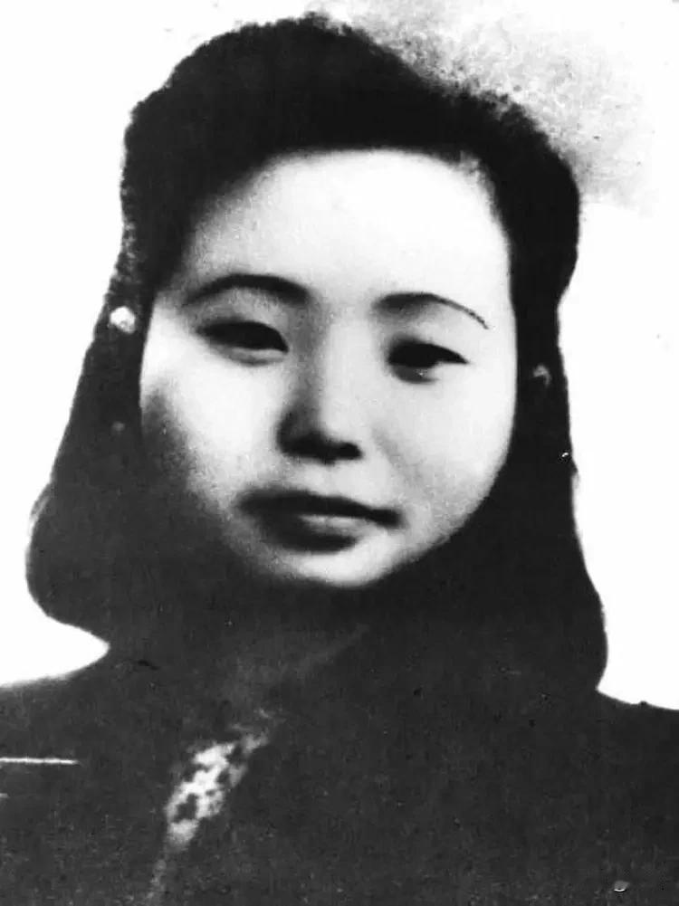 翻江姐的人物史料，看到这段细节的时候，鼻子一下子就酸了。

1946年，江姐要生