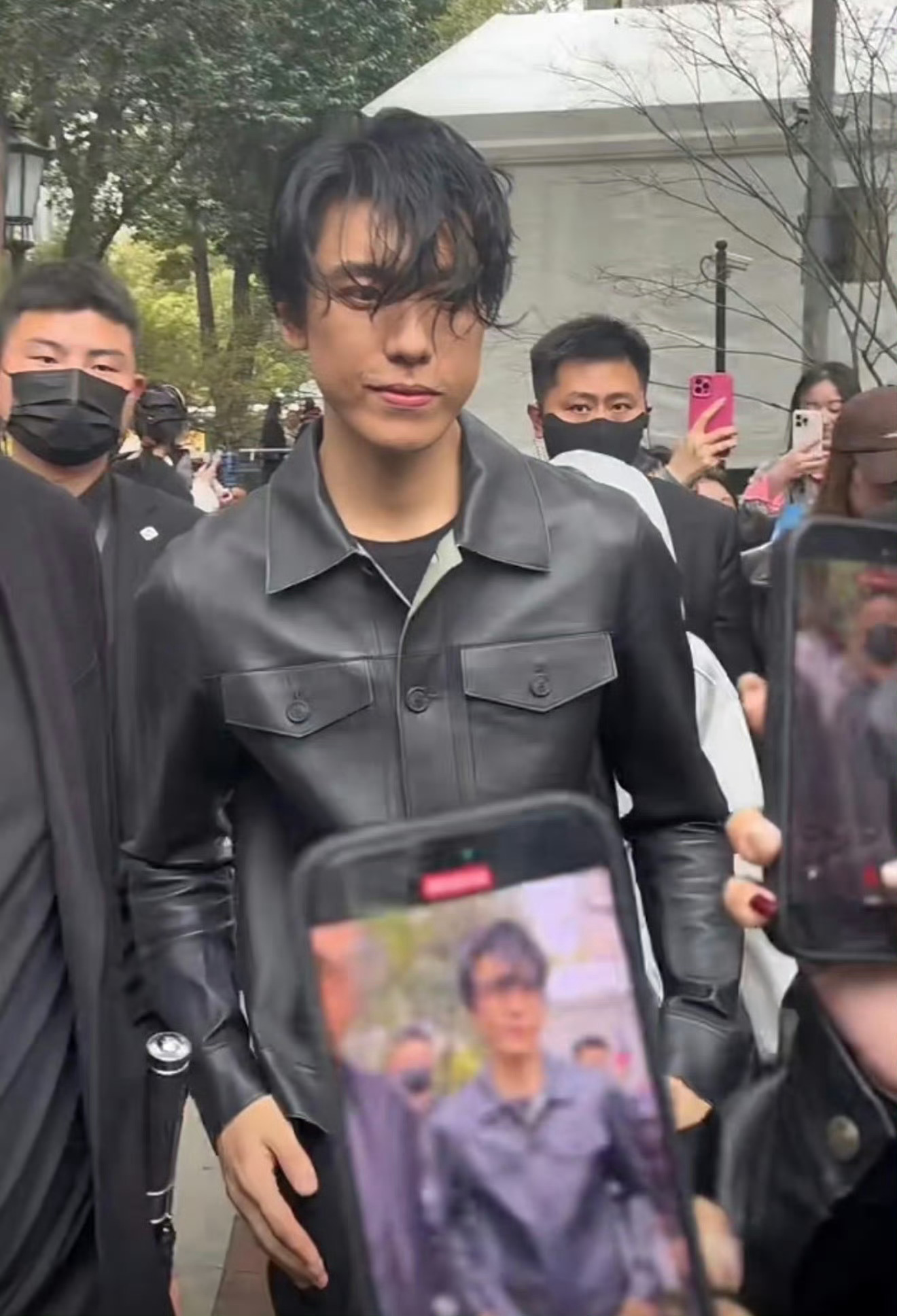 没认出来这是王子异好长时间没见王子异公开露面了，这脸咋了生图和工作室精修差别有点