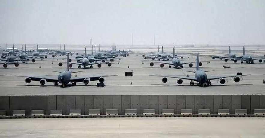 特朗普坐不上空军一号那天，美军悄悄飞了12架战斗机去约旦，古巴港口却卸下了三万吨