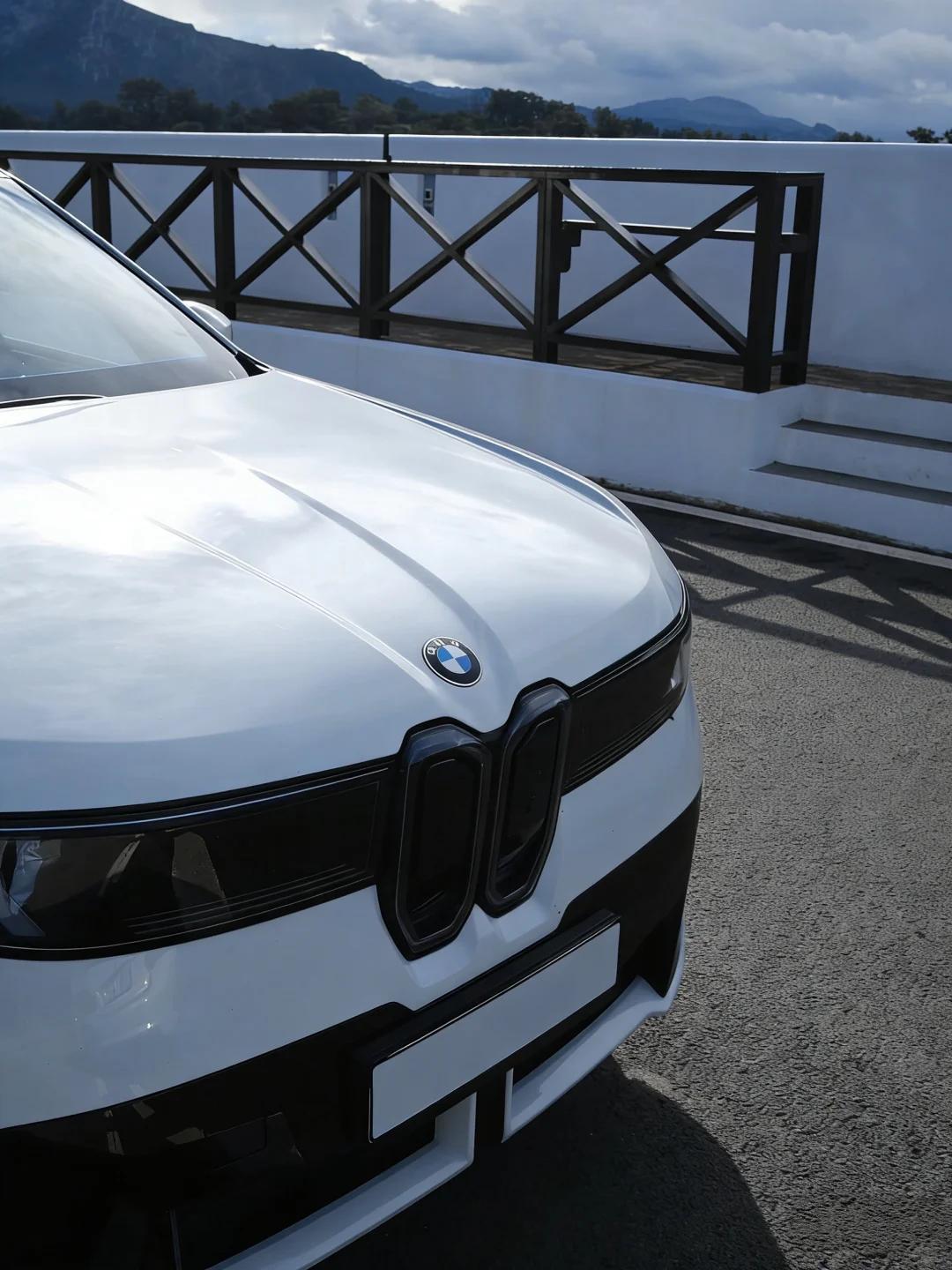 宝马展台人气王竟是TA 作为之前一直不敢碰电车的油车党，总觉得电车上手门槛高，动