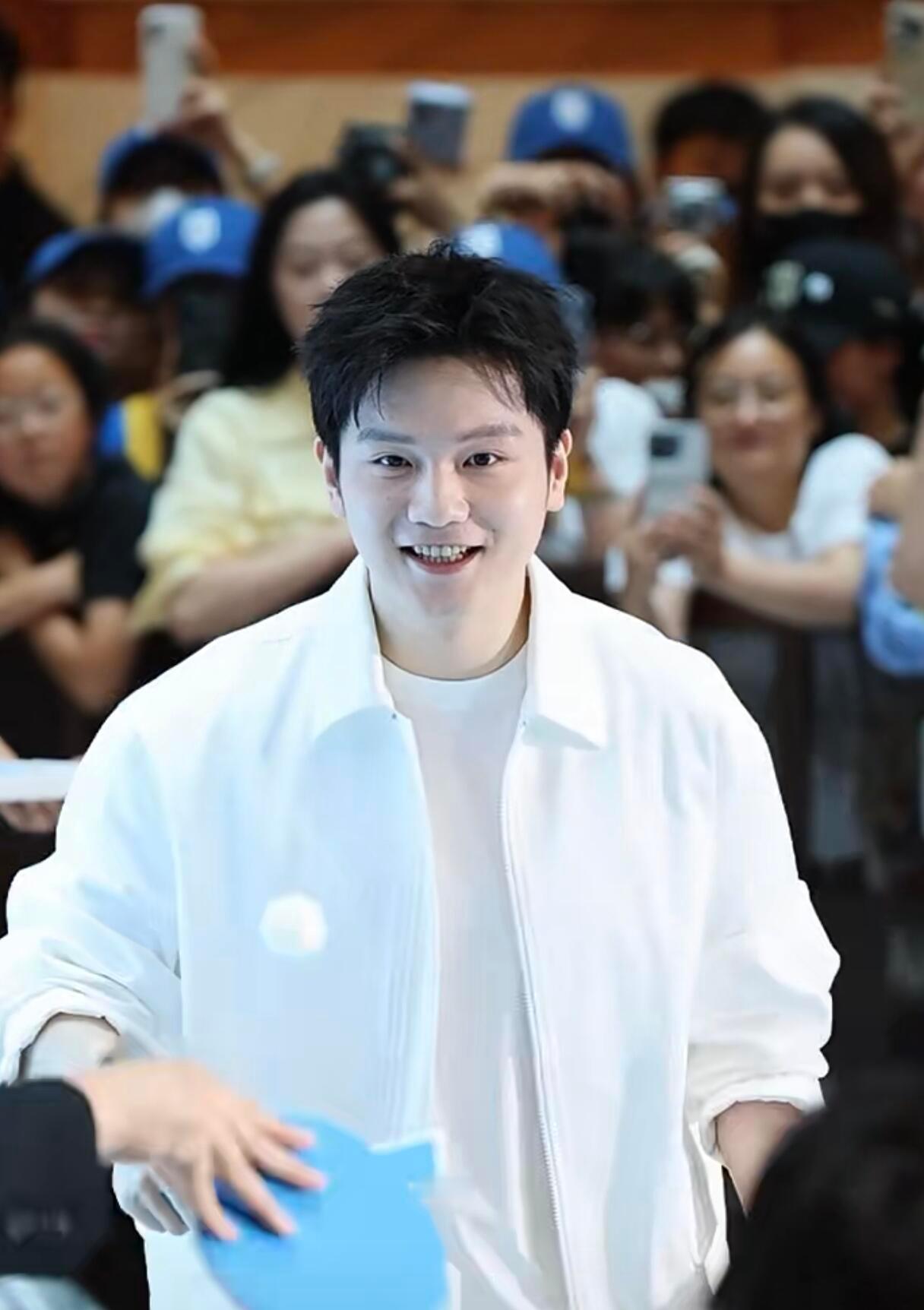 樊振东回应留洋拿三冠很开心  创造俱乐部历史，樊振东心态谦逊，将功劳归于团队协作