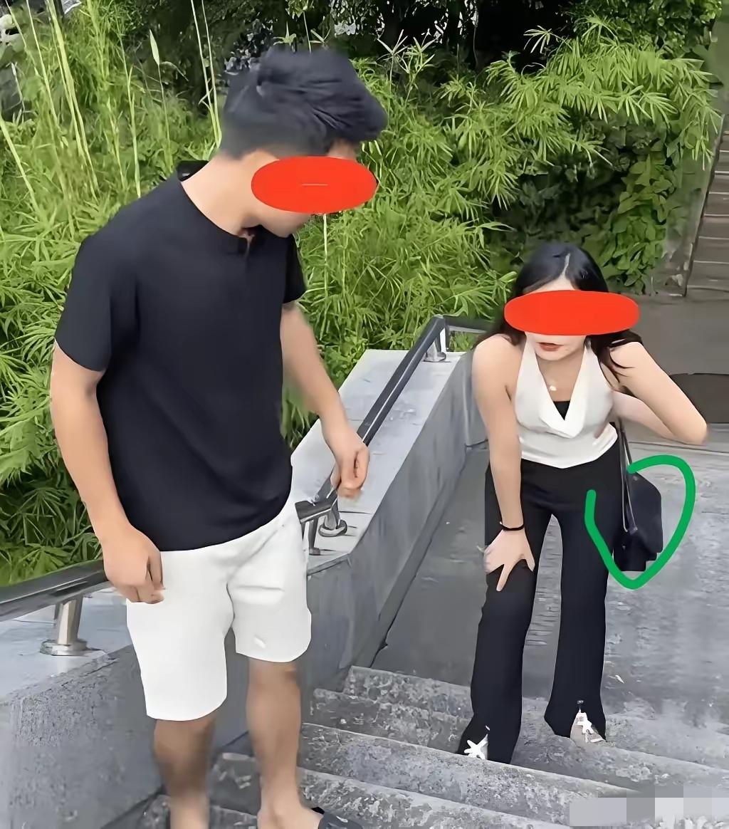 男子带着小三去爬山，途中遇到自己的老婆，当时他老婆没有揭穿男子和她自己的关系，故