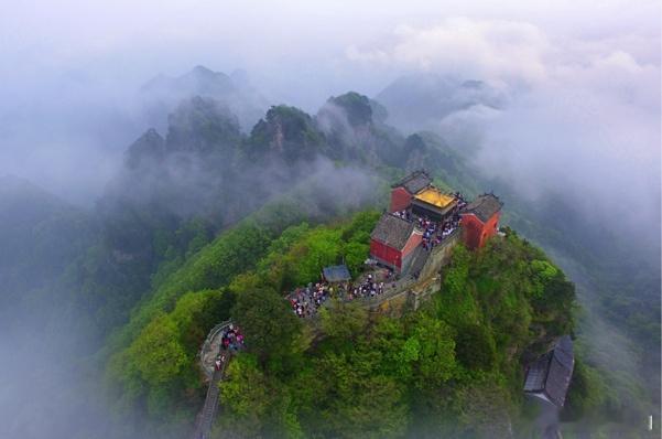 【武当山景区关于长假期间太和宫（金顶）实行预约限流的公告 】广大游客朋友：为保障