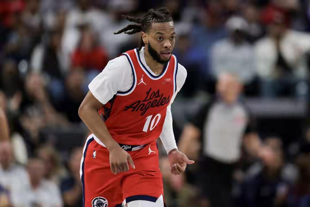 加兰真的没能力打季后赛，面对霍勒迪和赛布尔的防守，投篮都困难。
一、快船输给开拓