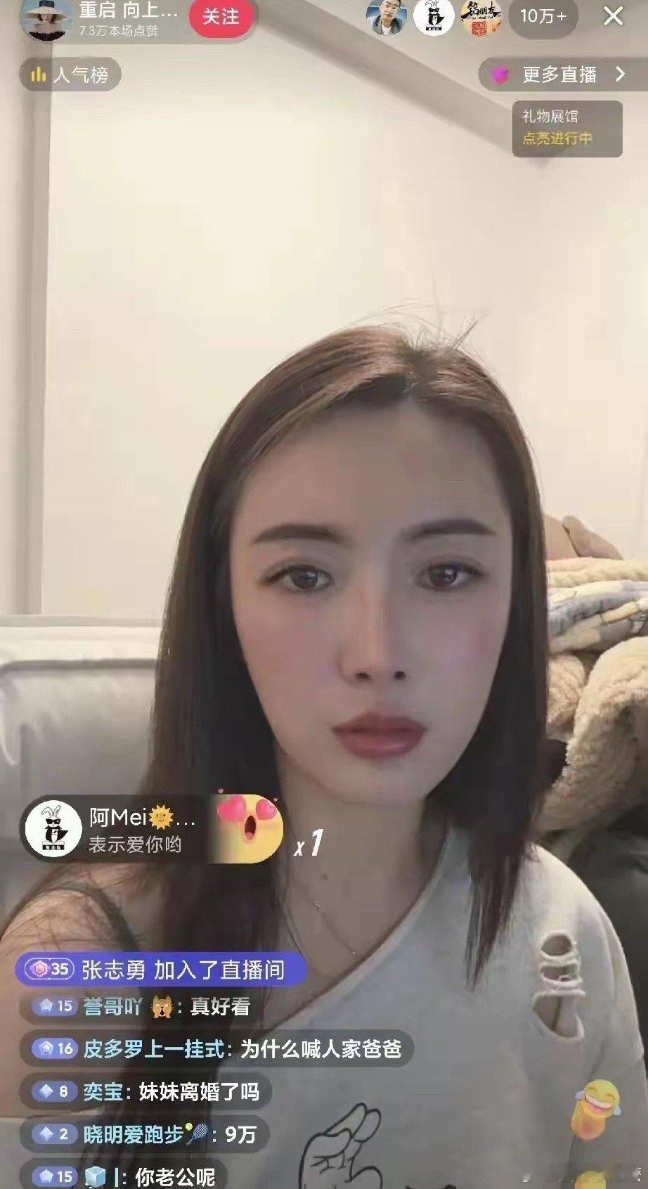 没想到LV柜员姐刚离职，原配就来直播了，目测直播间已经涌入了10万人。柜员姐倒下