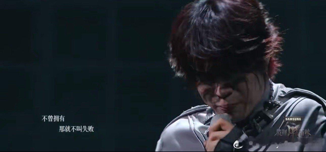 #石凯烟火燃起时音综首唱#石凯演唱了《烟火燃起时》，这可是首唱啊[可怜]。#披荆