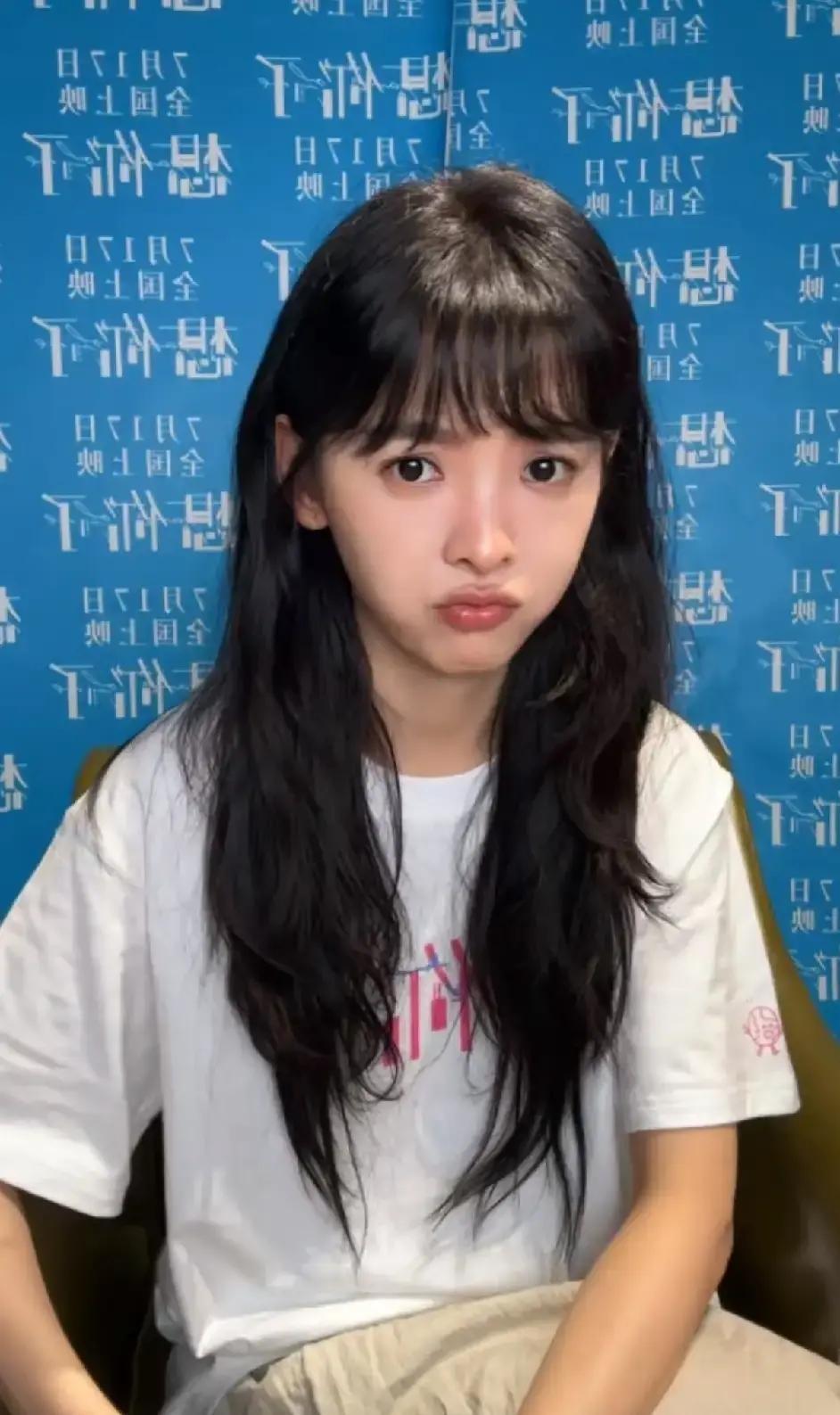 现在女明星的假发片，就跟有些男明星的增高垫一样，算是圈内心照不宣的秘密了

但谁