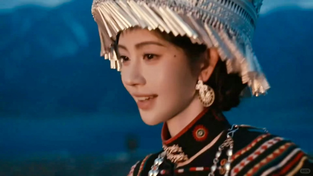 鞠婧祎彝族少女适配度拉满