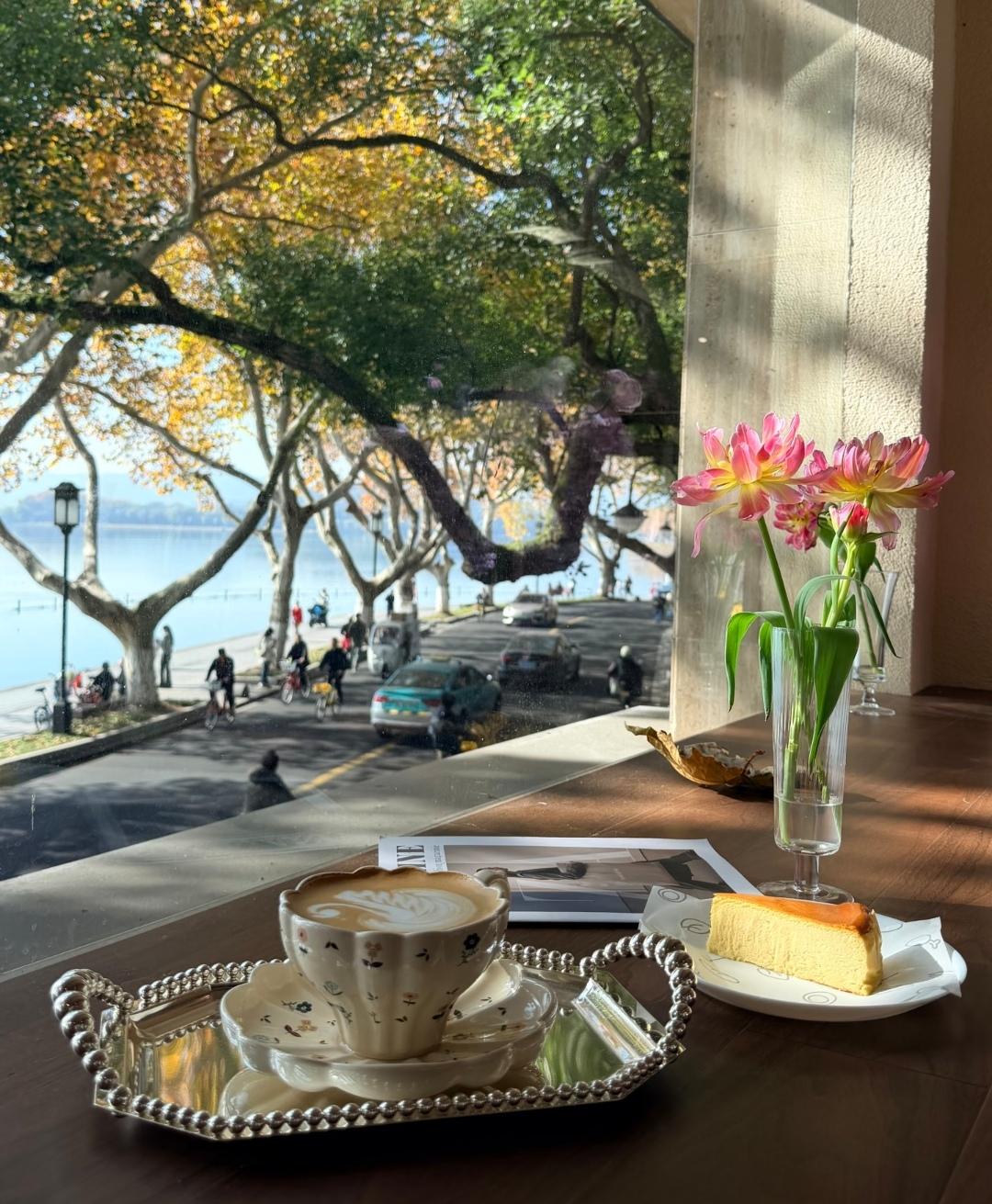 有人说，儿媳在婆家越懂事、越能干、越听话，越不受待见。

家里的活抢着干、剩饭盯