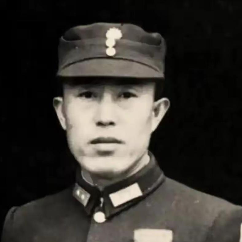 1938年韩复榘被枪决，郑洞国奉命抄没其家产，推开韩家大门时，妻子高艺珍迎上来做