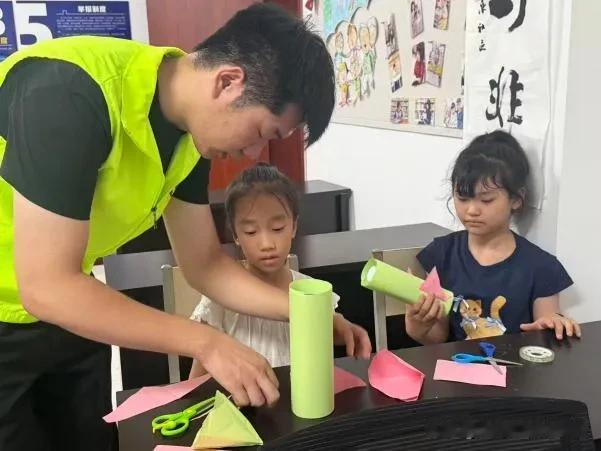 万柏林区南寒街道西华苑东社区：变废为宝手工课 少年巧手筑航天梦

万柏林区南寒街