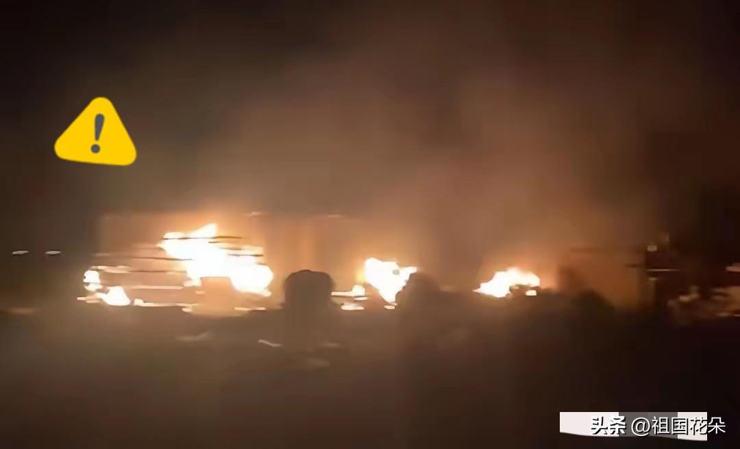 正式开打！今天巴基斯坦正式宣战。
2月27日凌晨，阿富汗首都遭遇空袭，传出爆炸巨