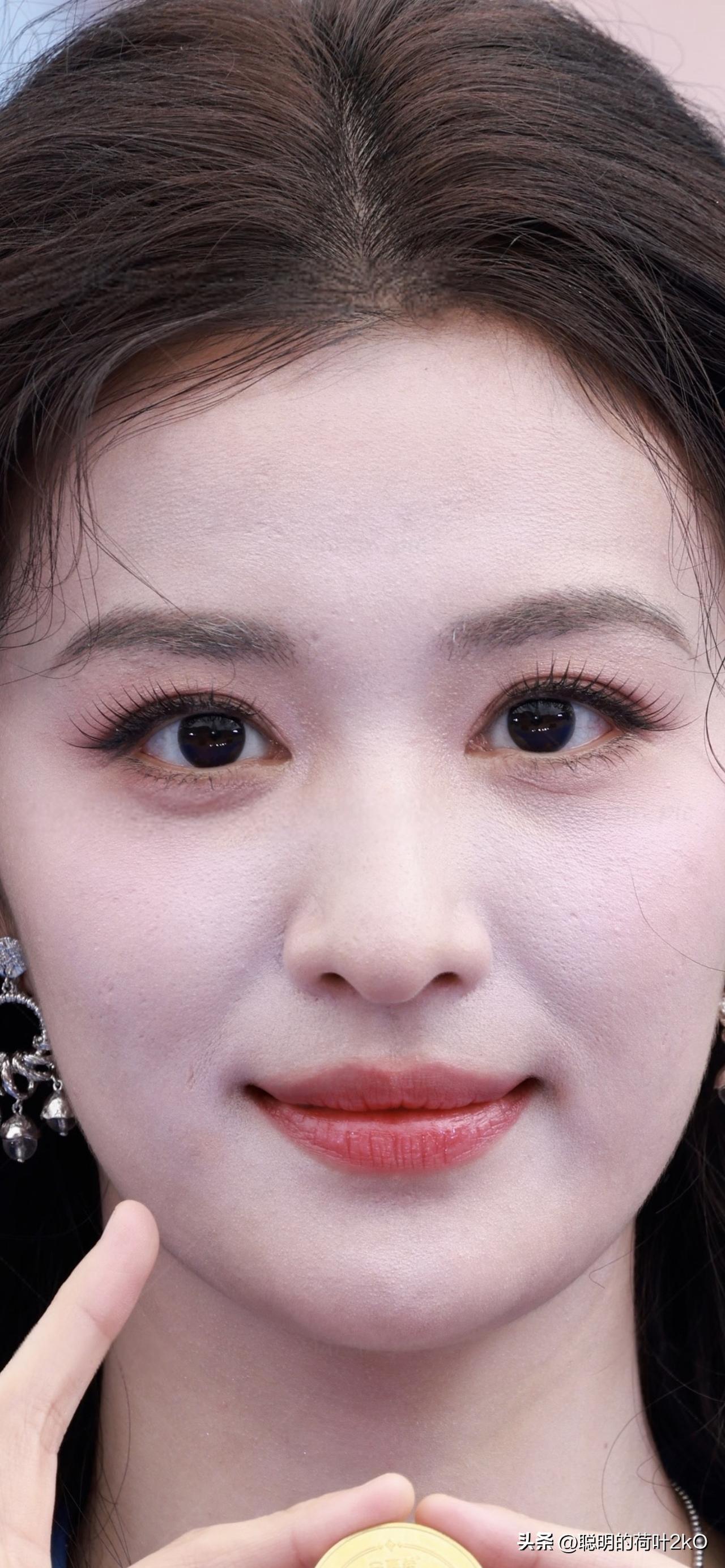 王楚然怼脸美拍