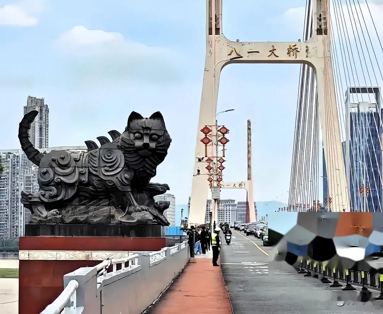 南昌八一大桥猫咪雕塑引争议，红色地标该如何兼顾时代印记？

南昌八一大桥的黑白双