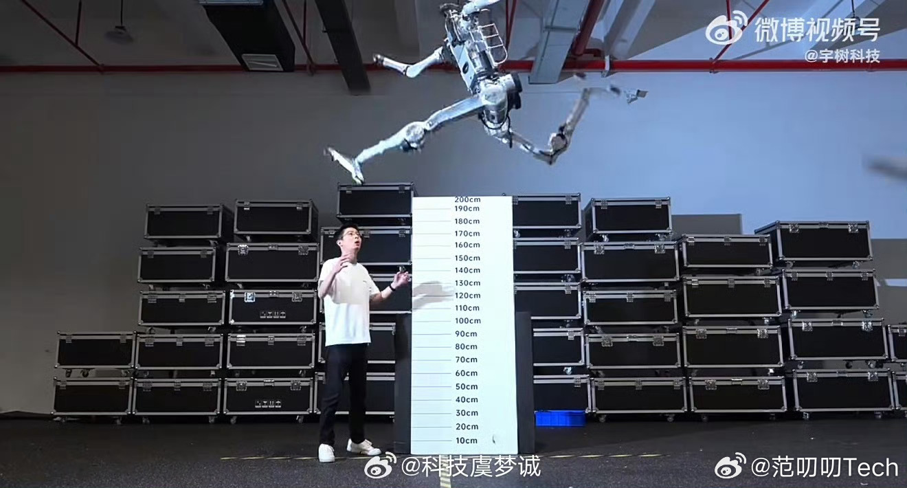 宇树发布超人机器人3个月搞出一台原地跳2米、跑速12.66m/s的机器人，宇树这