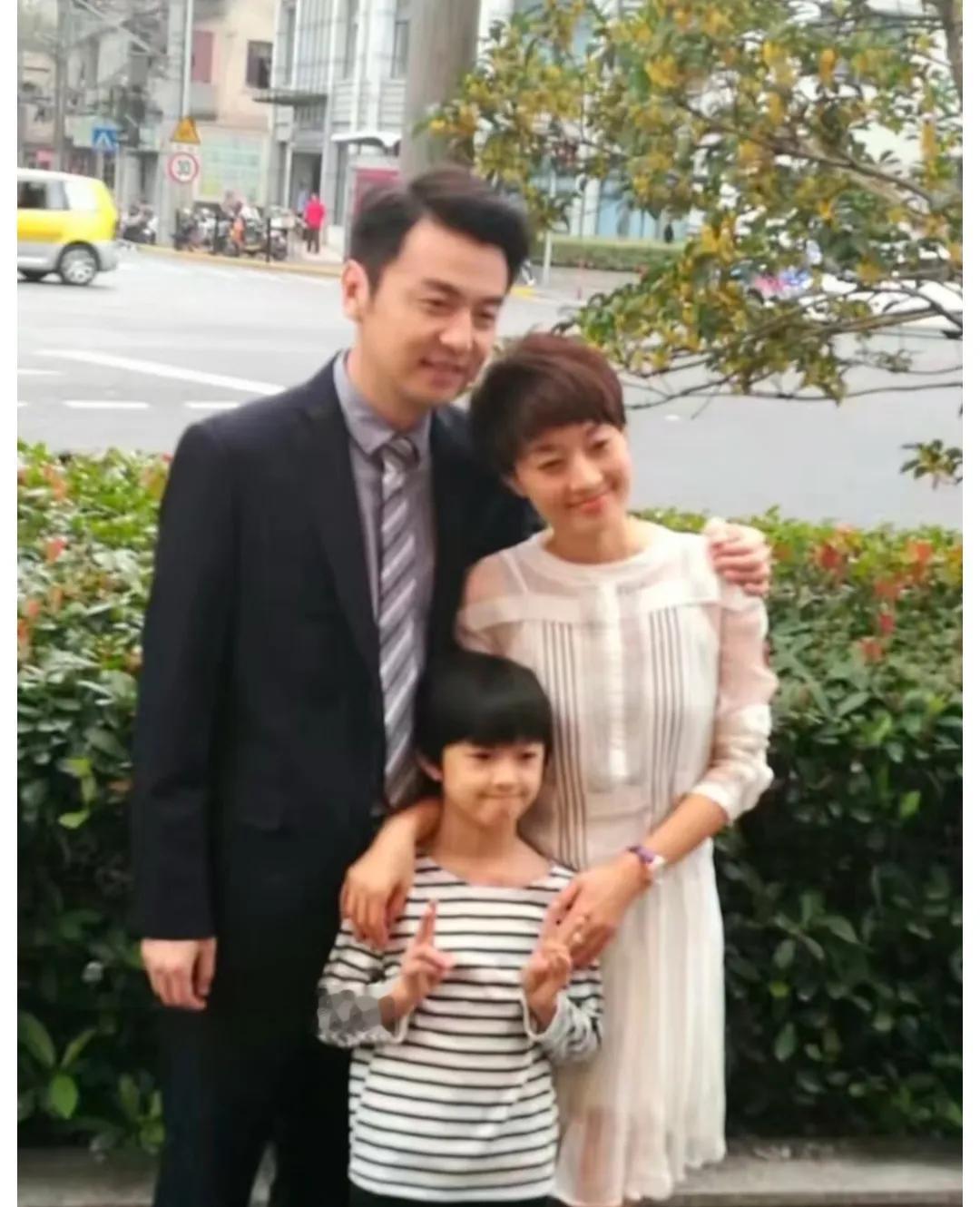 这两人还真般配。本来是很幸福的一家人 让这个陈俊生给拆了 ，难道外面的女人还比不