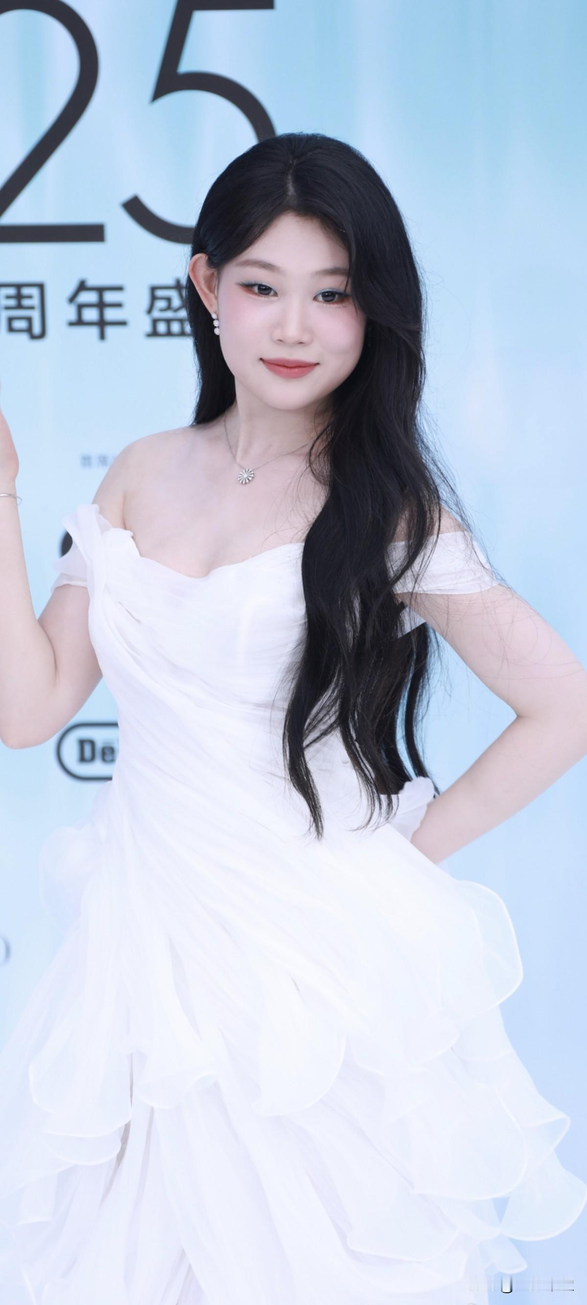 娱乐圈女明星谁最好看沈佳润ELLE红毯视频➕生图来啦，走过头了但依然表现力很棒的