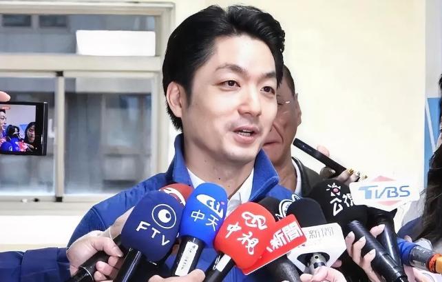 市长蒋万安整天对两岸问题提“尊严”，老蒋的铜像被人拆除、泼红漆你的尊严在哪里？两