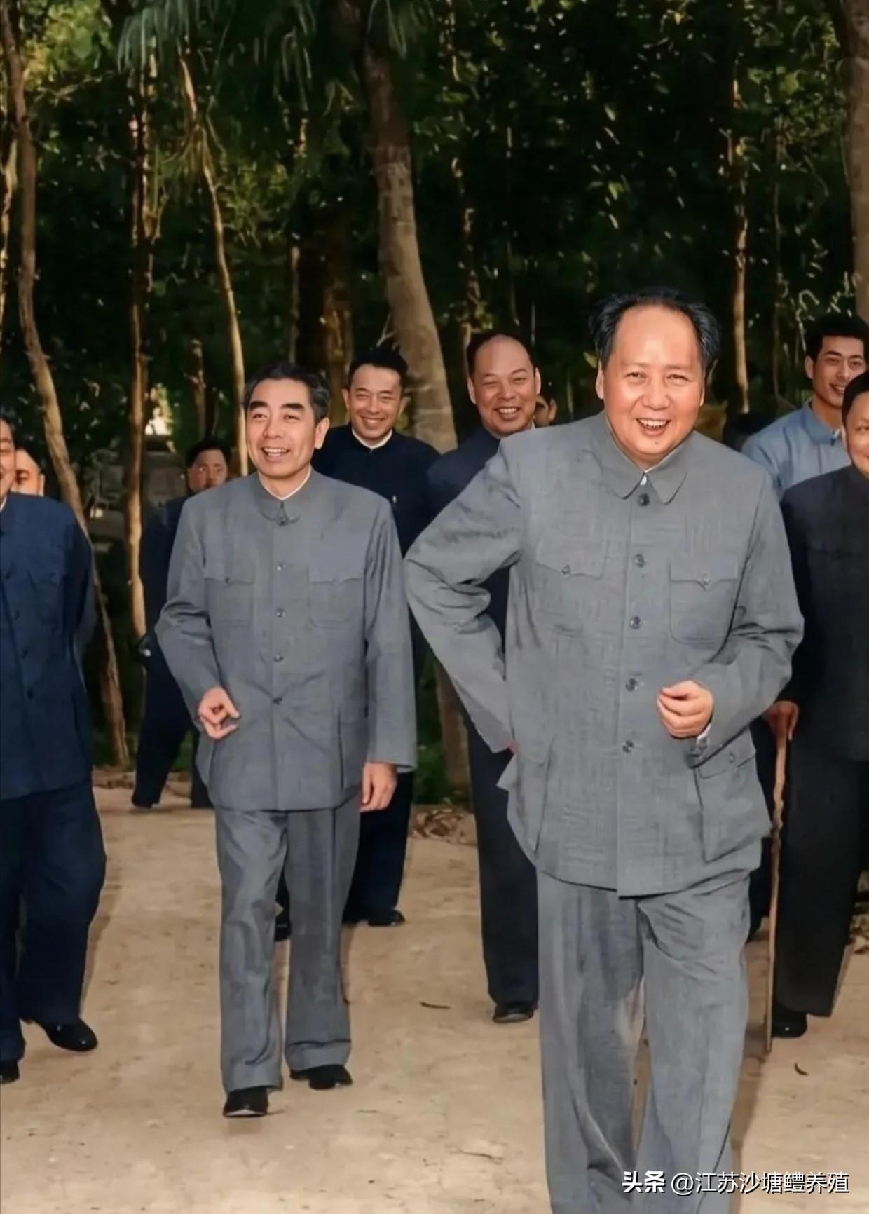 “为人民服务”是最纯朴的语言！
怀人民大念伟人 这就是人民情怀 公安服务群众 农