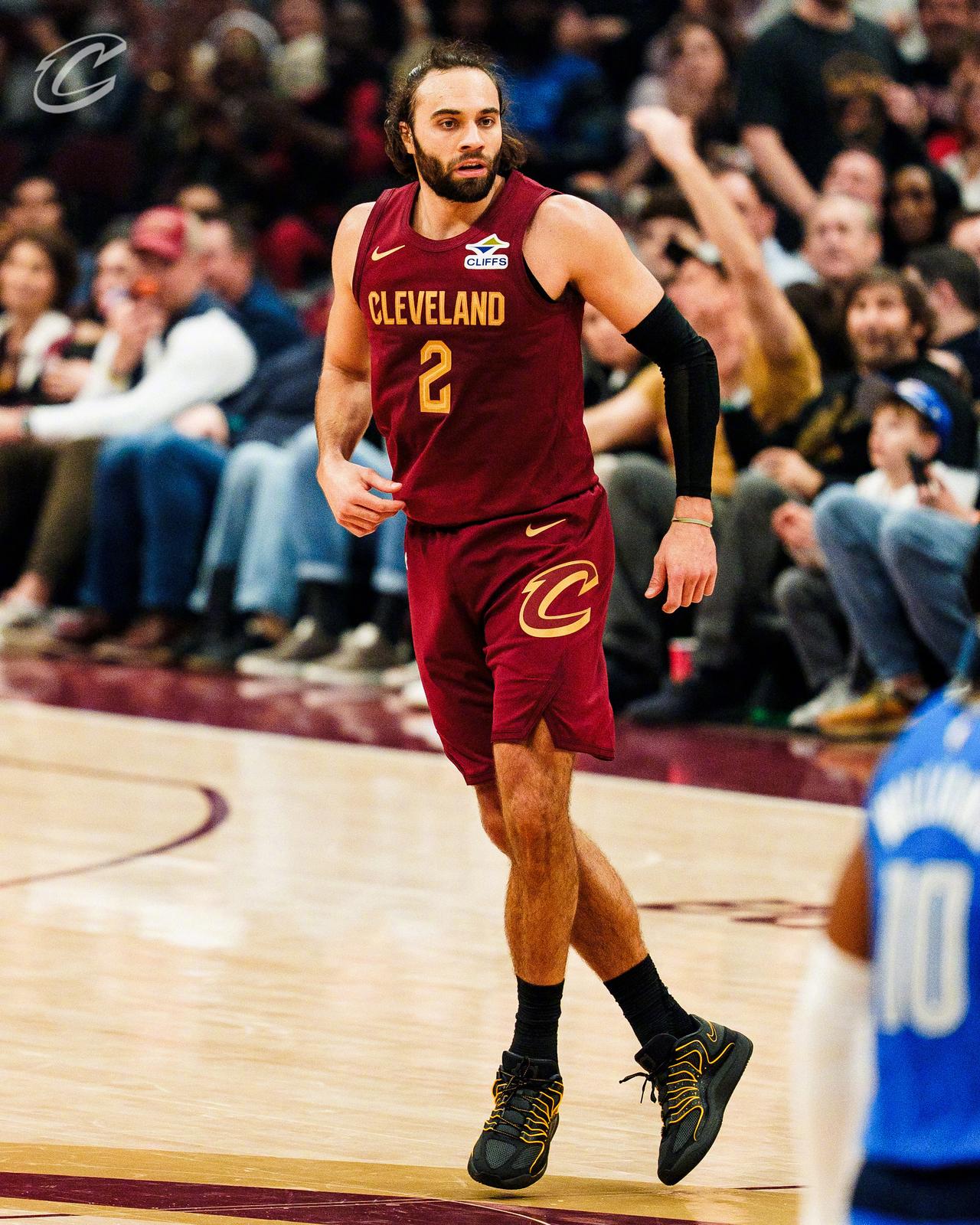 骑士今天真是辜负了斯特鲁斯的表现!
今天是斯特鲁斯的赛季首秀，难得一复出，状态就