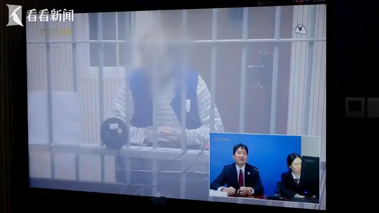 【父亲驾车撞死人全家串供让20岁儿子“顶包”，儿子出于孝顺答应，5年后儿子发小入