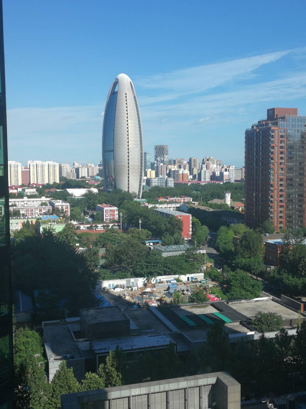 老陈说，明天预测错一个字，就把在长飞赚的都赔给读者。
这话听着挺唬人。指数十二天