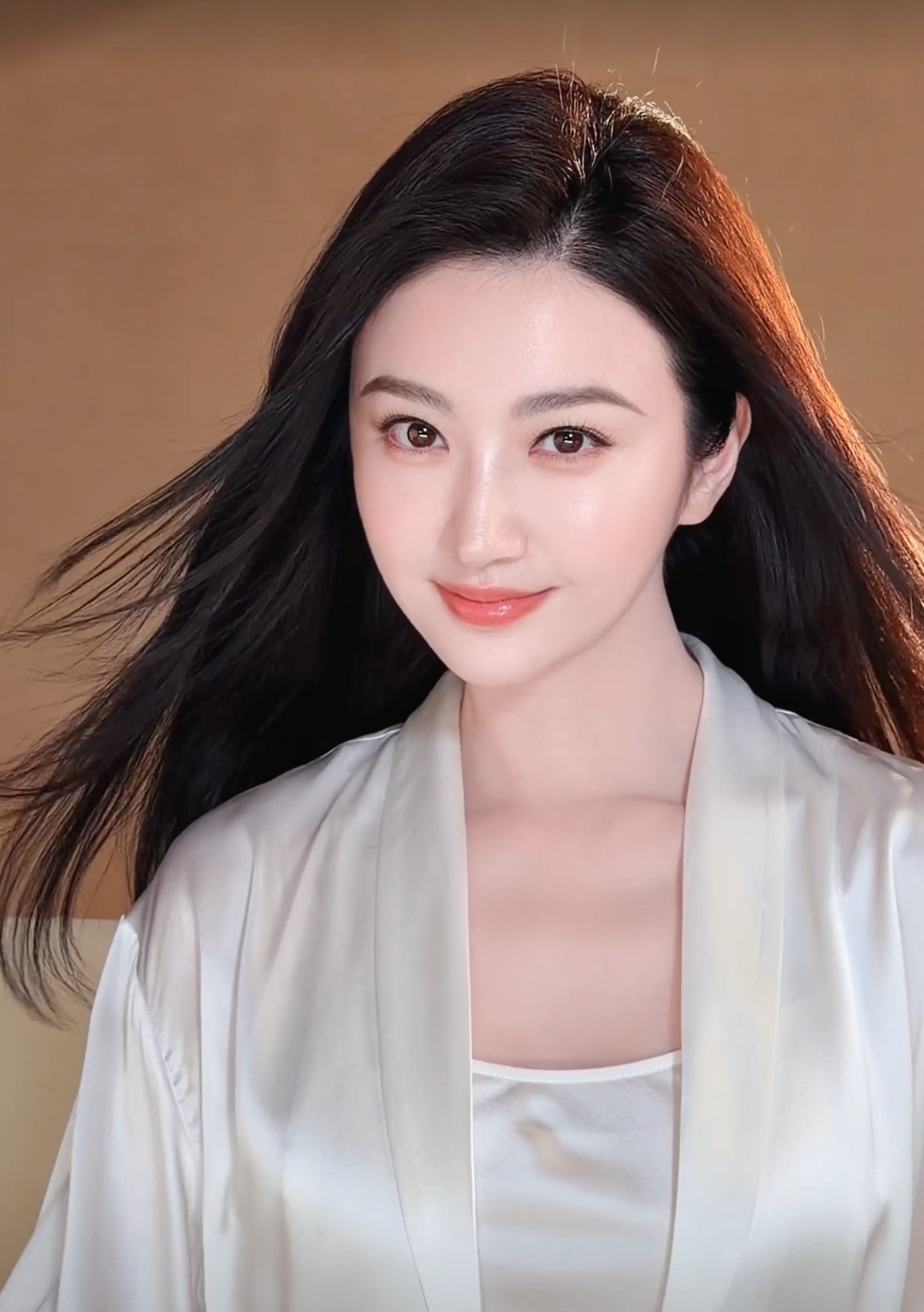 景甜工作室发布严正声明，称最近有针对景甜女士的不实传闻和恶意造谣，已经调查取证。