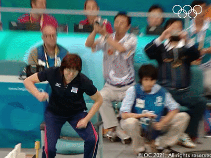 08年 | 48岁 | 带领美国女排冲进4强后郎导非常自我热血兴奋的表现 