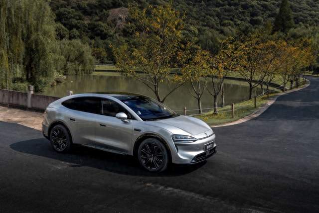 智界R7焕新版上市23.98万元起，5亿研发重塑25万级家用SUV